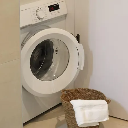 Stylish Ground Floor With Lots Of Comfort Apartment *